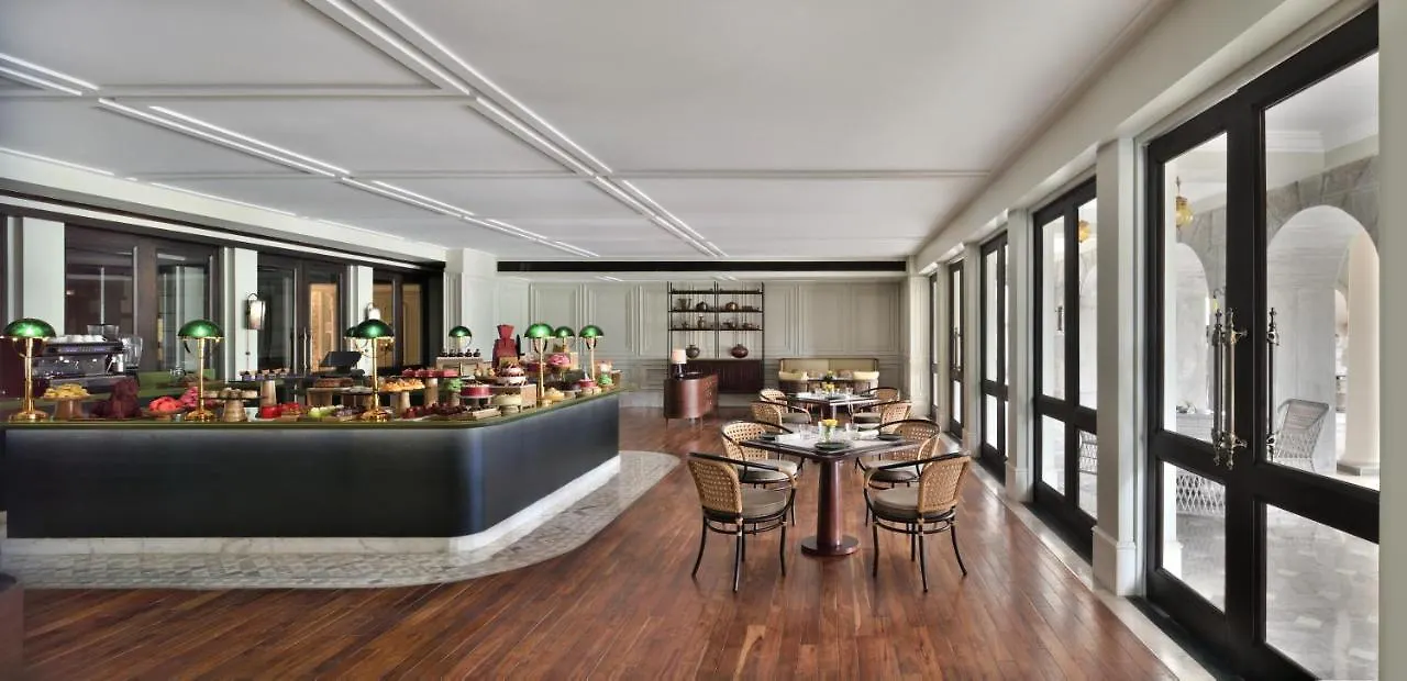 ***** Resort Raffles Udaipur Hotel India