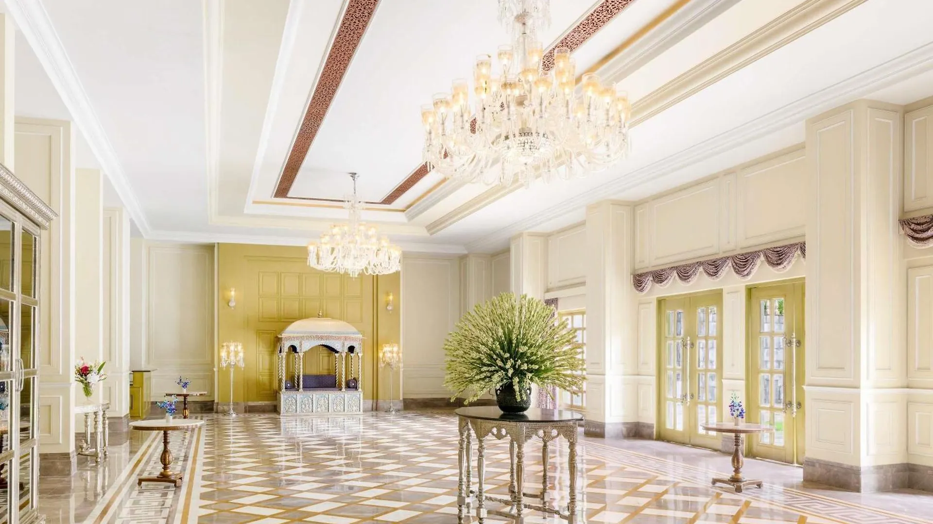 ***** Resort Raffles Udaipur Hotel India