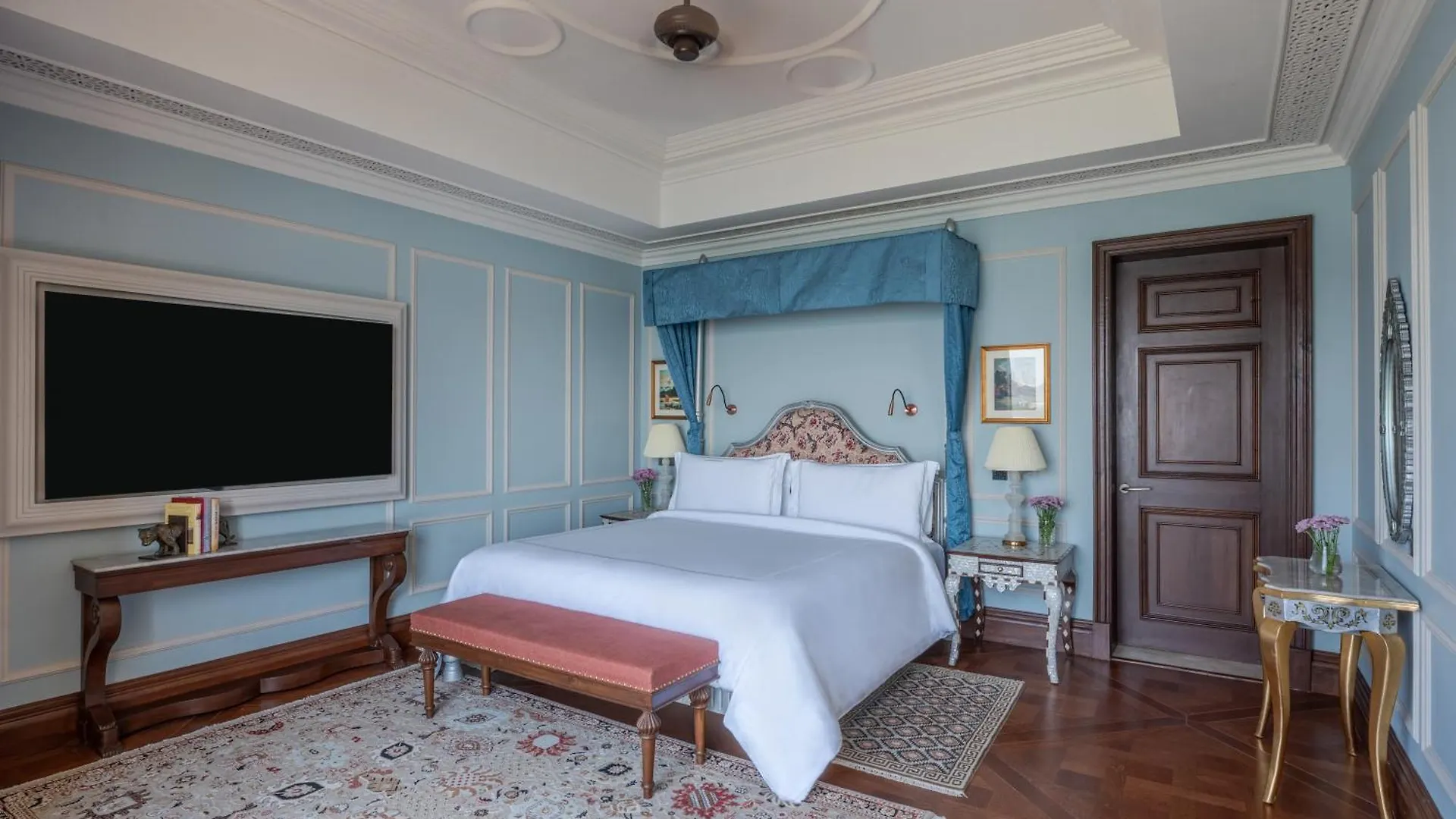 ***** Resort Raffles Udaipur Hotel India
