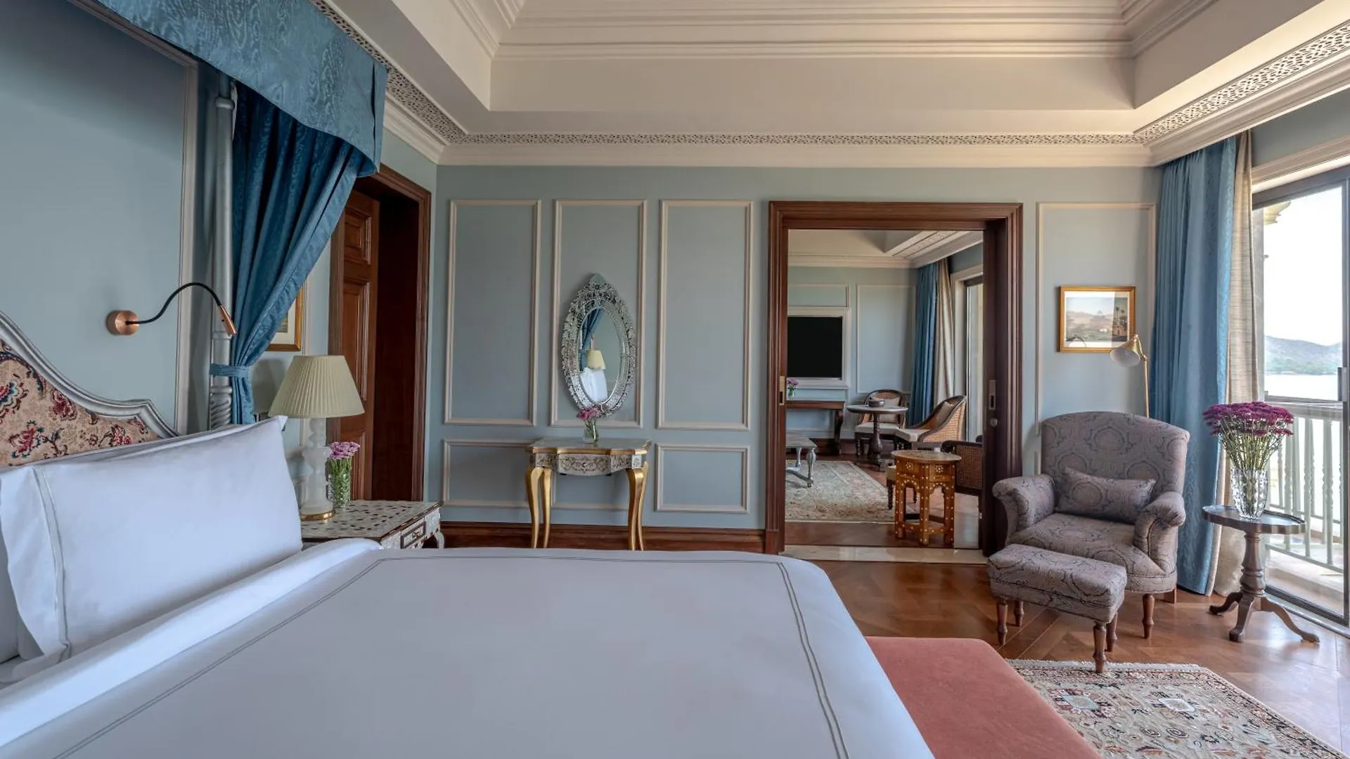 ***** Resort Raffles Udaipur Hotel India